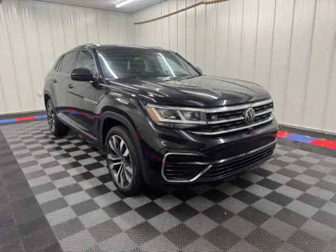 Photos of 2023 Volkswagen Atlas Cross Sport 3.6L V6 SEL Premium R-Line for sale in Bridgeport, NY at Bridgeland Auto Brokers