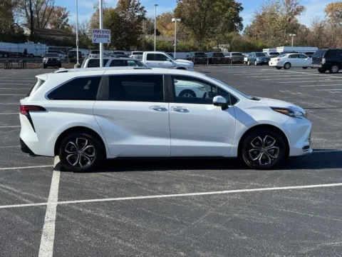 Photos of 2025 Toyota Sienna Platinum for sale in Ballwin, MO at Jay Wolfe Toyota of West County