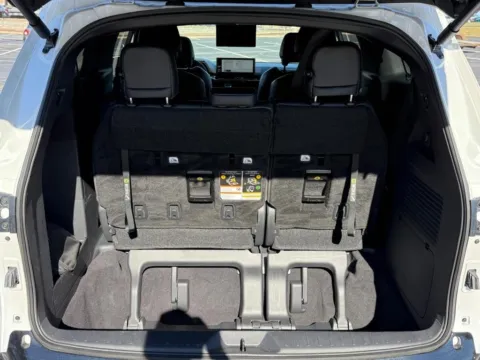 More photos of 2025 Toyota Sienna Platinum at Jay Wolfe Toyota of West County, MO