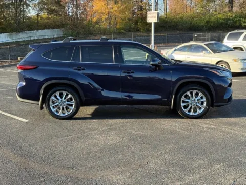Photos of 2022 Toyota Highlander Hybrid Limited for sale in Ballwin, MO at Jay Wolfe Toyota of West County