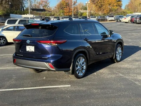 Another view of 2022 Toyota Highlander Hybrid Limited for sale in Ballwin, MO at Jay Wolfe Toyota of West County