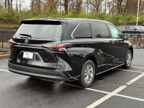 Another view of 2026 Toyota Sienna LE for sale in Ballwin, MO at Jay Wolfe Toyota of West County
