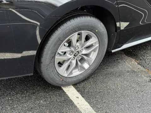 More photos of 2026 Toyota Sienna LE at Jay Wolfe Toyota of West County, MO