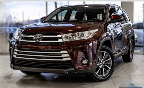 Red 2019 Toyota Highlander XLE for sale in Ballwin, MO