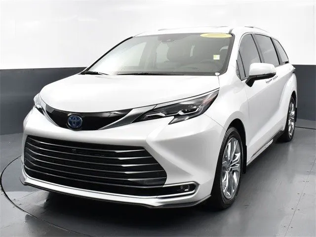 2022 Toyota Sienna Platinum for sale in Ballwin, MO