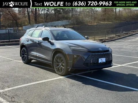 White 2025 Toyota Crown Signia Limited for sale in Ballwin, MO