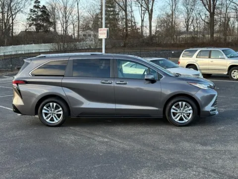 Photos of 2024 Toyota Sienna Limited for sale in Ballwin, MO at Jay Wolfe Toyota of West County