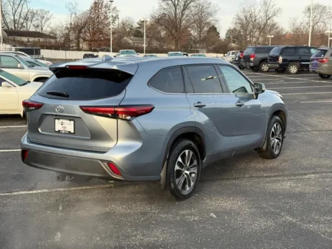Another view of 2022 Toyota Highlander XLE for sale in Ballwin, MO at Jay Wolfe Toyota of West County