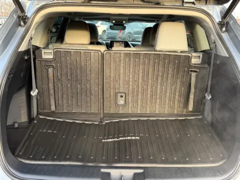 More photos of 2022 Toyota Highlander XLE at Jay Wolfe Toyota of West County, MO