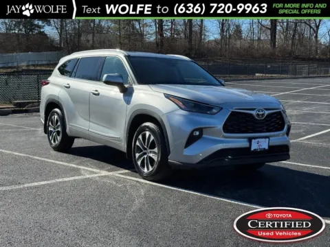 Silver 2022 Toyota Highlander XLE for sale in Ballwin, MO