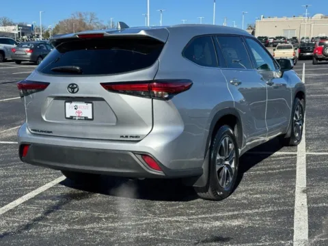 Another view of 2022 Toyota Highlander XLE for sale in Ballwin, MO at Jay Wolfe Toyota of West County