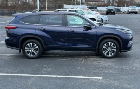 Photos of 2022 Toyota Highlander XLE for sale in Ballwin, MO at Jay Wolfe Toyota of West County
