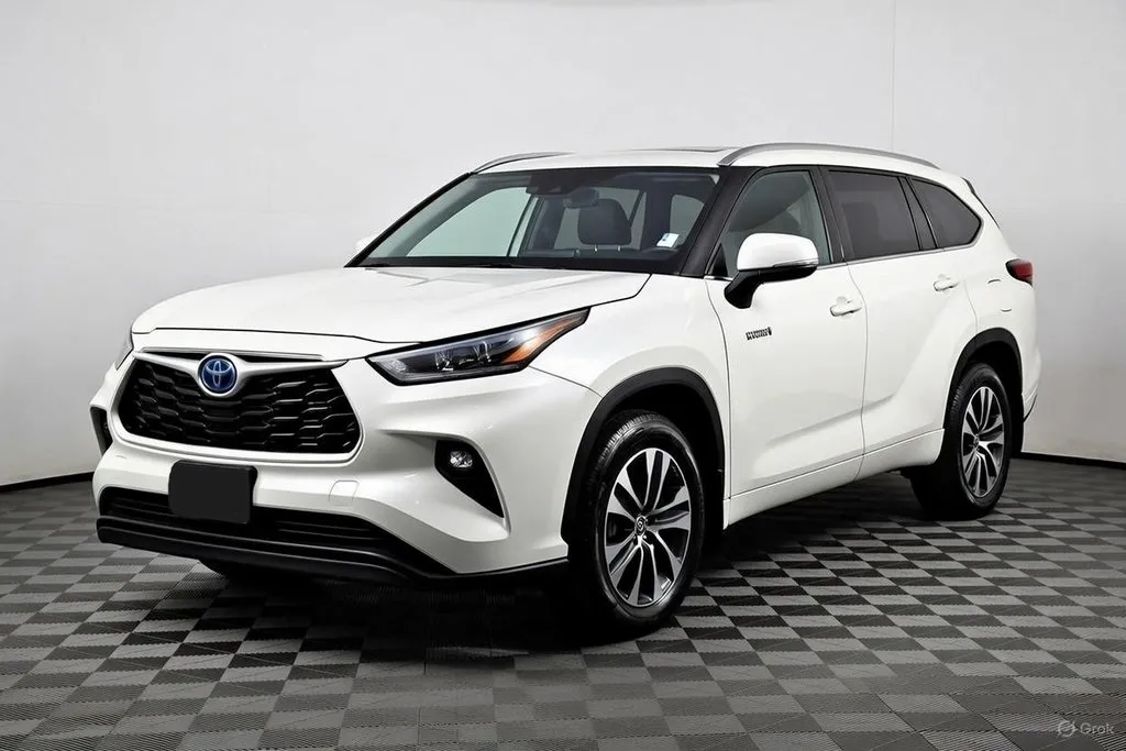 2022 Toyota Highlander Hybrid XLE for sale in Ballwin, MO