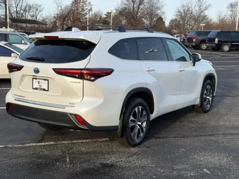 Another view of 2022 Toyota Highlander Hybrid XLE for sale in Ballwin, MO at Jay Wolfe Toyota of West County