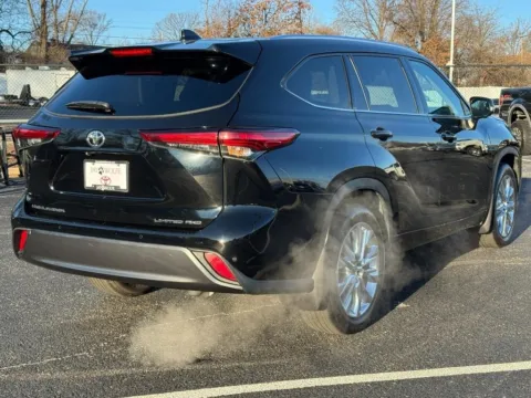Another view of 2023 Toyota Highlander Limited for sale in Ballwin, MO at Jay Wolfe Toyota of West County