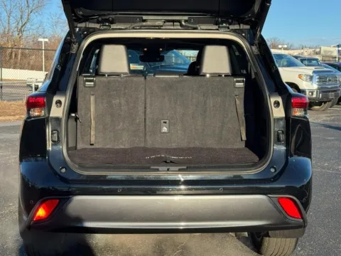 More photos of 2023 Toyota Highlander Limited at Jay Wolfe Toyota of West County, MO