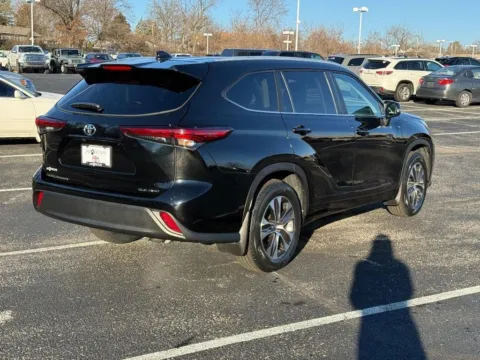 Another view of 2023 Toyota Highlander XLE for sale in Ballwin, MO at Jay Wolfe Toyota of West County