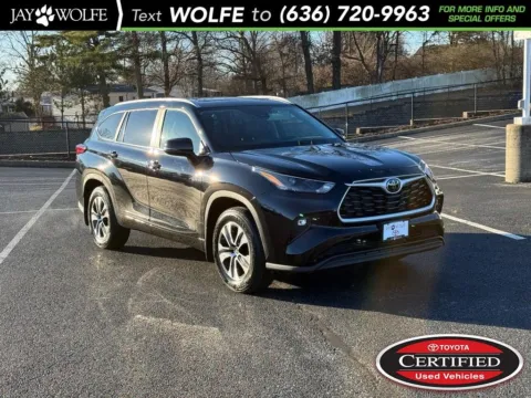 Black 2023 Toyota Highlander XLE for sale in Ballwin, MO