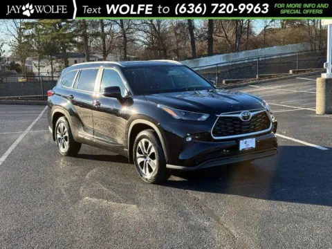 Black 2023 Toyota Highlander XLE for sale in Ballwin, MO