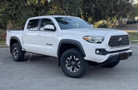 White 2018 Toyota Tacoma TRD Off-Road for sale in Ballwin, MO