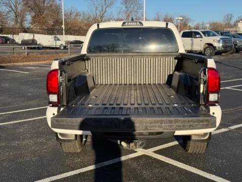 More photos of 2018 Toyota Tacoma TRD Off-Road at Jay Wolfe Toyota of West County, MO