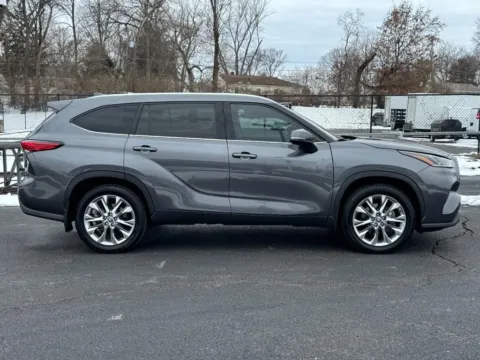 Photos of 2020 Toyota Highlander Limited for sale in Ballwin, MO at Jay Wolfe Toyota of West County
