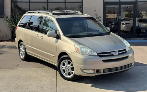 Brown 2005 Toyota Sienna XLE Limited for sale in Ballwin, MO