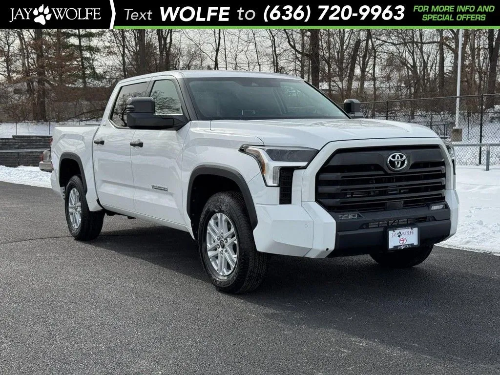 White 2022 Toyota Tundra SR5 for sale in Ballwin, MO