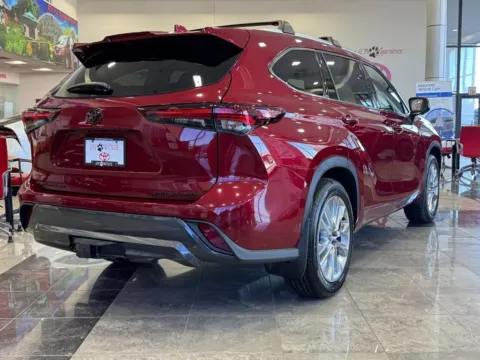 Another view of 2026 Toyota Highlander Limited for sale in Ballwin, MO at Jay Wolfe Toyota of West County