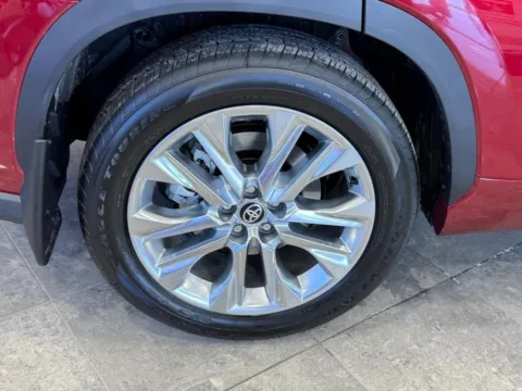 More photos of 2026 Toyota Highlander Limited at Jay Wolfe Toyota of West County, MO