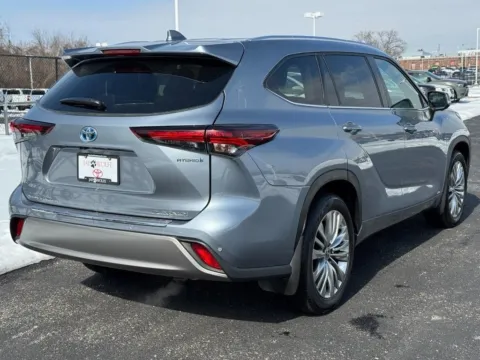 Another view of 2024 Toyota Highlander Hybrid Platinum for sale in Ballwin, MO at Jay Wolfe Toyota of West County