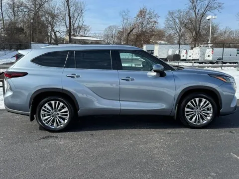 Photos of 2024 Toyota Highlander Hybrid Platinum for sale in Ballwin, MO at Jay Wolfe Toyota of West County