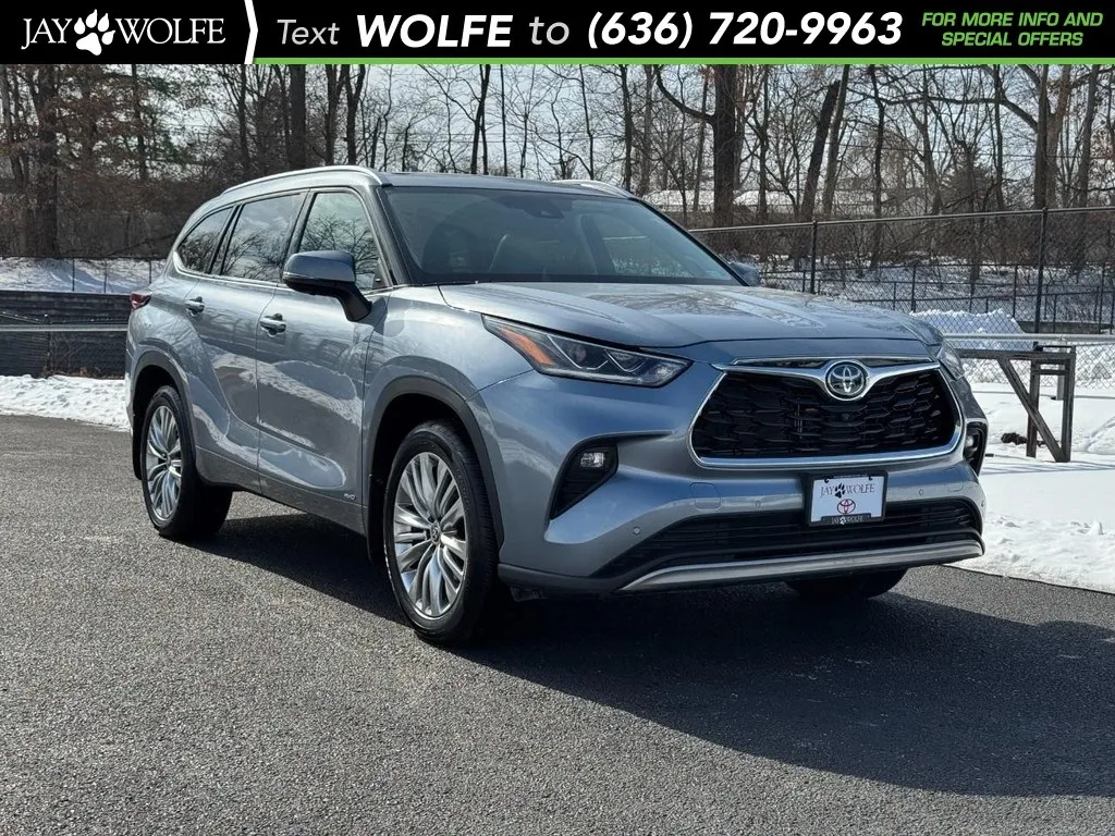 Blue 2024 Toyota Highlander Hybrid Platinum for sale in Ballwin, MO