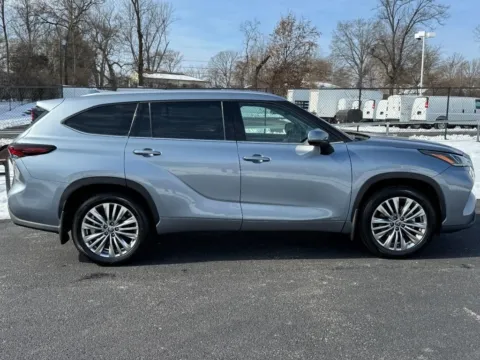 Photos of 2024 Toyota Highlander Hybrid Platinum for sale in Ballwin, MO at Jay Wolfe Toyota of West County