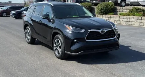 Black 2023 Toyota Highlander XLE for sale in Ballwin, MO