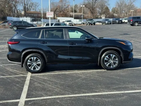 Photos of 2023 Toyota Highlander XLE for sale in Ballwin, MO at Jay Wolfe Toyota of West County