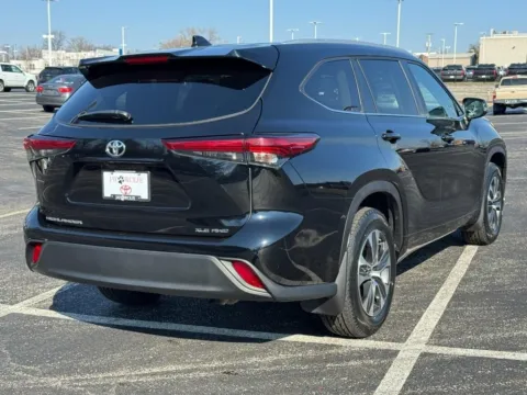 Another view of 2023 Toyota Highlander XLE for sale in Ballwin, MO at Jay Wolfe Toyota of West County