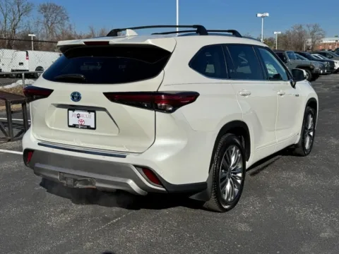 Another view of 2021 Toyota Highlander Hybrid Platinum for sale in Ballwin, MO at Jay Wolfe Toyota of West County