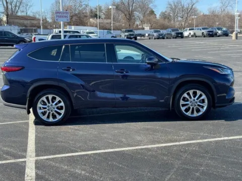 Photos of 2022 Toyota Highlander Hybrid Limited for sale in Ballwin, MO at Jay Wolfe Toyota of West County