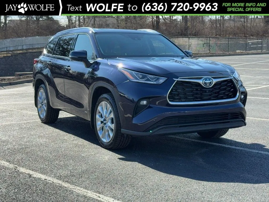 Blue 2022 Toyota Highlander Hybrid Limited for sale in Ballwin, MO