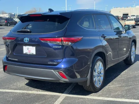 Another view of 2022 Toyota Highlander Hybrid Limited for sale in Ballwin, MO at Jay Wolfe Toyota of West County