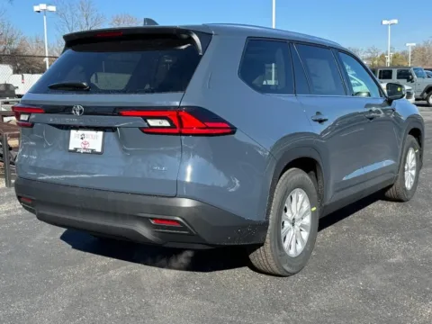 Another view of 2026 Toyota Grand Highlander Hybrid XLE for sale in Ballwin, MO at Jay Wolfe Toyota of West County