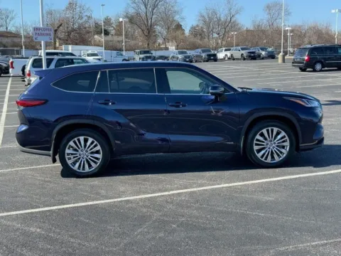 Photos of 2023 Toyota Highlander Hybrid Platinum for sale in Ballwin, MO at Jay Wolfe Toyota of West County