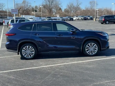 Photos of 2023 Toyota Highlander Hybrid Platinum for sale in Ballwin, MO at Jay Wolfe Toyota of West County