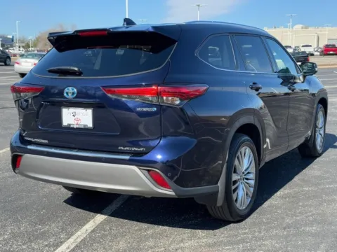 Another view of 2023 Toyota Highlander Hybrid Platinum for sale in Ballwin, MO at Jay Wolfe Toyota of West County