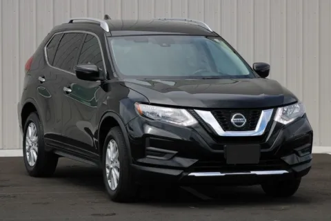 Black 2018 Nissan Rogue SV for sale in Ballwin, MO