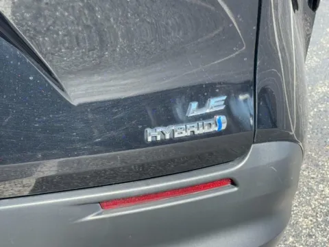 More photos of 2024 Toyota Sienna LE at Jay Wolfe Toyota of West County, MO