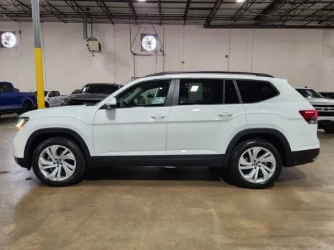 Another view of 2022 Volkswagen Atlas 3.6L V6 SE w/Technology for sale in Ballwin, MO at Jay Wolfe Toyota of West County