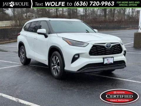 White 2022 Toyota Highlander Hybrid XLE for sale in Ballwin, MO