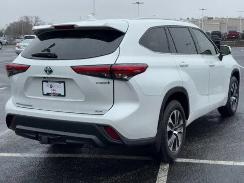 Another view of 2022 Toyota Highlander Hybrid XLE for sale in Ballwin, MO at Jay Wolfe Toyota of West County